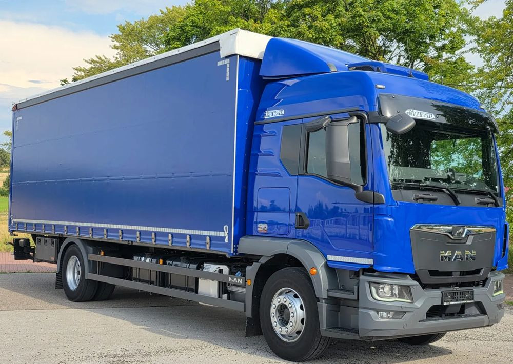 MAN TGM 18.320 / 18.290 / NOWY MODEL / E6 / 20PALET / 9200 ŁADOWNOŚĆ / SERWISOWANY / NISKI PRZEBIEG / WINDA / FIRANKA / SPROWADZONY / 2021 / NISKI PRZEBIEG /PIERWSZY WŁAŚCICIEL/ - Truk dengan terpal samping: gambar 1 MAN TGM 18.320 / 18.290 / NOWY MODEL / E6 / 20PALET / 9200 ŁADOWNOŚĆ / SERWISOWANY / NISKI PRZEBIEG / WINDA / FIRANKA / SPROWADZONY / 2021 / NISKI PRZEBIEG /PIERWSZY WŁAŚCICIEL/ - Truk dengan terpal samping: gambar 1