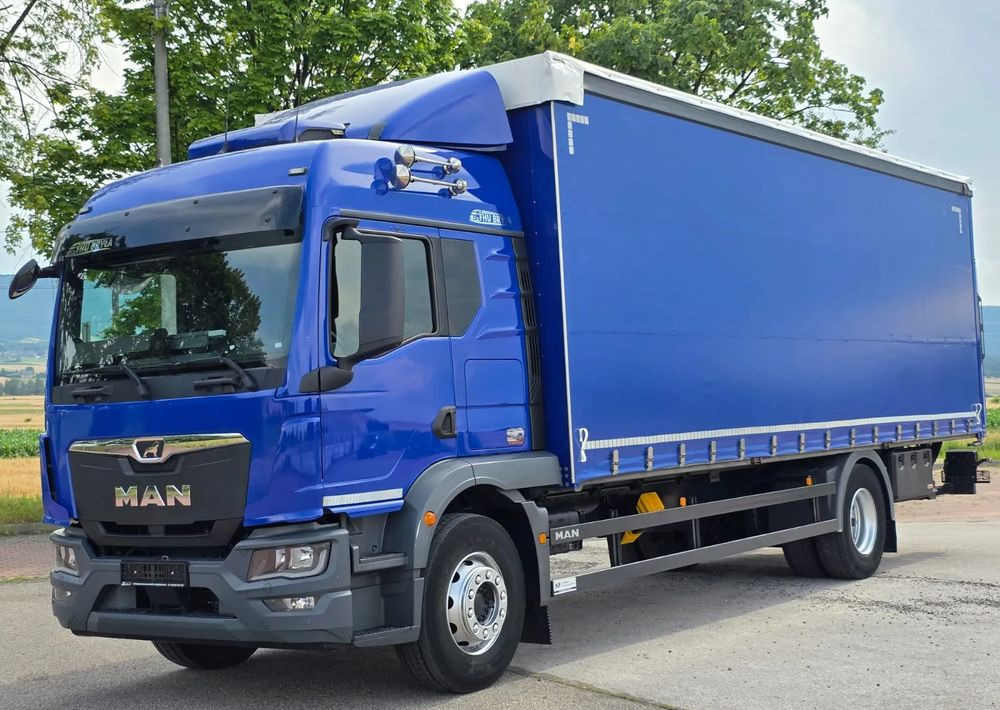 MAN TGM 18.320 / 18.290 / NOWY MODEL / E6 / 20PALET / 9200 ŁADOWNOŚĆ / SERWISOWANY / NISKI PRZEBIEG / WINDA / FIRANKA / SPROWADZONY / 2021 / NISKI PRZEBIEG /PIERWSZY WŁAŚCICIEL/ - Truk dengan terpal samping: gambar 1 MAN TGM 18.320 / 18.290 / NOWY MODEL / E6 / 20PALET / 9200 ŁADOWNOŚĆ / SERWISOWANY / NISKI PRZEBIEG / WINDA / FIRANKA / SPROWADZONY / 2021 / NISKI PRZEBIEG /PIERWSZY WŁAŚCICIEL/ - Truk dengan terpal samping: gambar 1