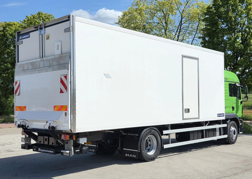 MAN TGM 18.340 / 18.290 / 15.290 / IZOTERMA / WINDA / 19PALET /E6 / SPROWADZONY / AUTOMAT / SYPIALKA / PIERWSZY WŁAŚCICIEL / BOCZNE DRZWI / STAN BARDZO DOBRY - Truk berpendingin: gambar 4 MAN TGM 18.340 / 18.290 / 15.290 / IZOTERMA / WINDA / 19PALET /E6 / SPROWADZONY / AUTOMAT / SYPIALKA / PIERWSZY WŁAŚCICIEL / BOCZNE DRZWI / STAN BARDZO DOBRY - Truk berpendingin: gambar 4