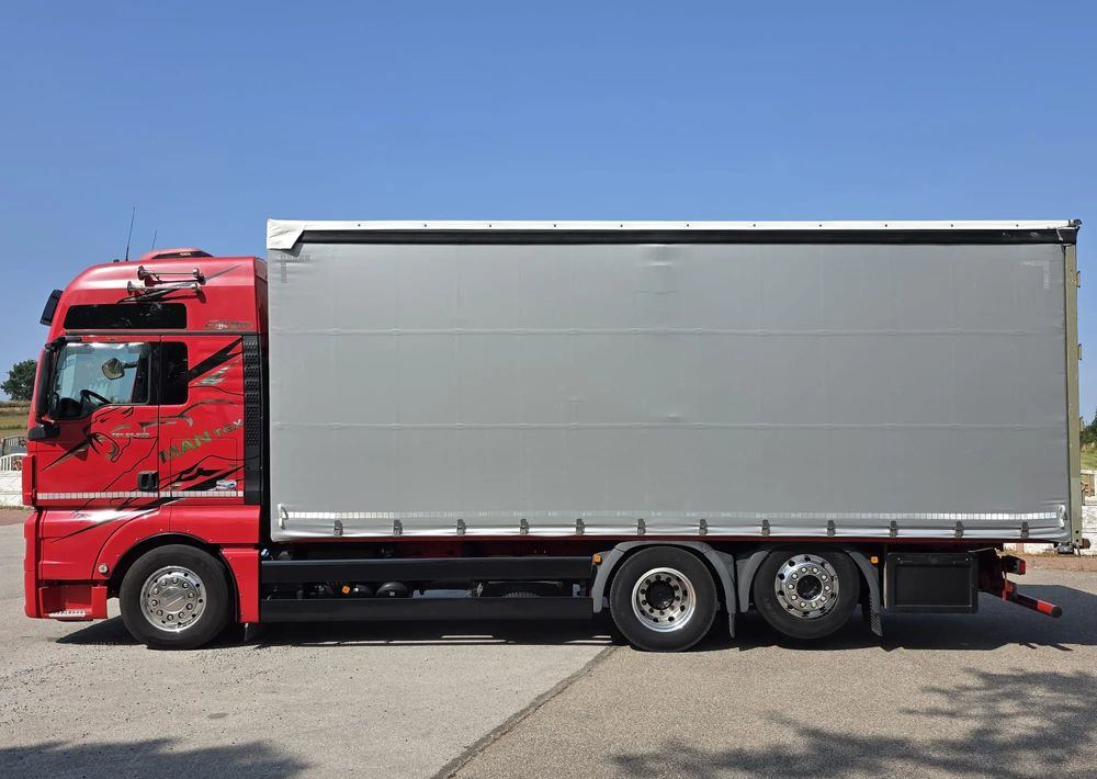 Truk dengan terpal samping MAN TGX 26.500 / ALUMINIOWE FELGI / LIFT / 6X2 / KLIMA POSTOJOWA / 18PALET / E6 / FIRANKA / 17 TON ŁADOWNOŚĆ / WINDA / NISKI PRZEBIEG / JEDEN WŁAŚCICIEL / PODWIESZANA OŚ: gambar 9