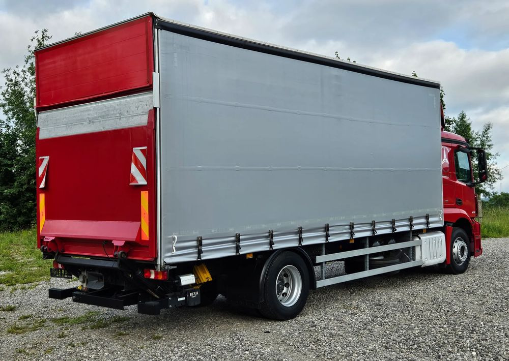 Mercedes-Benz ACTROS 1830/1827/1832/FIRANKA/WINDA/18 EUROPALET/AUTOMAT/Z NIEMIEC/2017/DUŻA ŁADOWNOŚĆ - Truk dengan terpal samping: gambar 4 Mercedes-Benz ACTROS 1830/1827/1832/FIRANKA/WINDA/18 EUROPALET/AUTOMAT/Z NIEMIEC/2017/DUŻA ŁADOWNOŚĆ - Truk dengan terpal samping: gambar 4