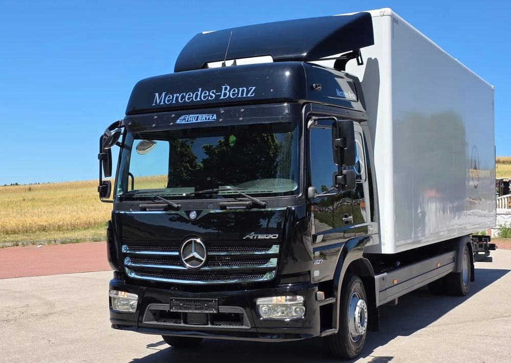 Mercedes-Benz ATEGO 1527/1530/IZOTERMA/WINDA/SPROWADZONY/E6/PIERWSZY WŁAŚCICIEL/AUTOMAT/18EURO PALET/STAN BARDZO DOBRY - Truk berpendingin: gambar 2 Mercedes-Benz ATEGO 1527/1530/IZOTERMA/WINDA/SPROWADZONY/E6/PIERWSZY WŁAŚCICIEL/AUTOMAT/18EURO PALET/STAN BARDZO DOBRY - Truk berpendingin: gambar 2