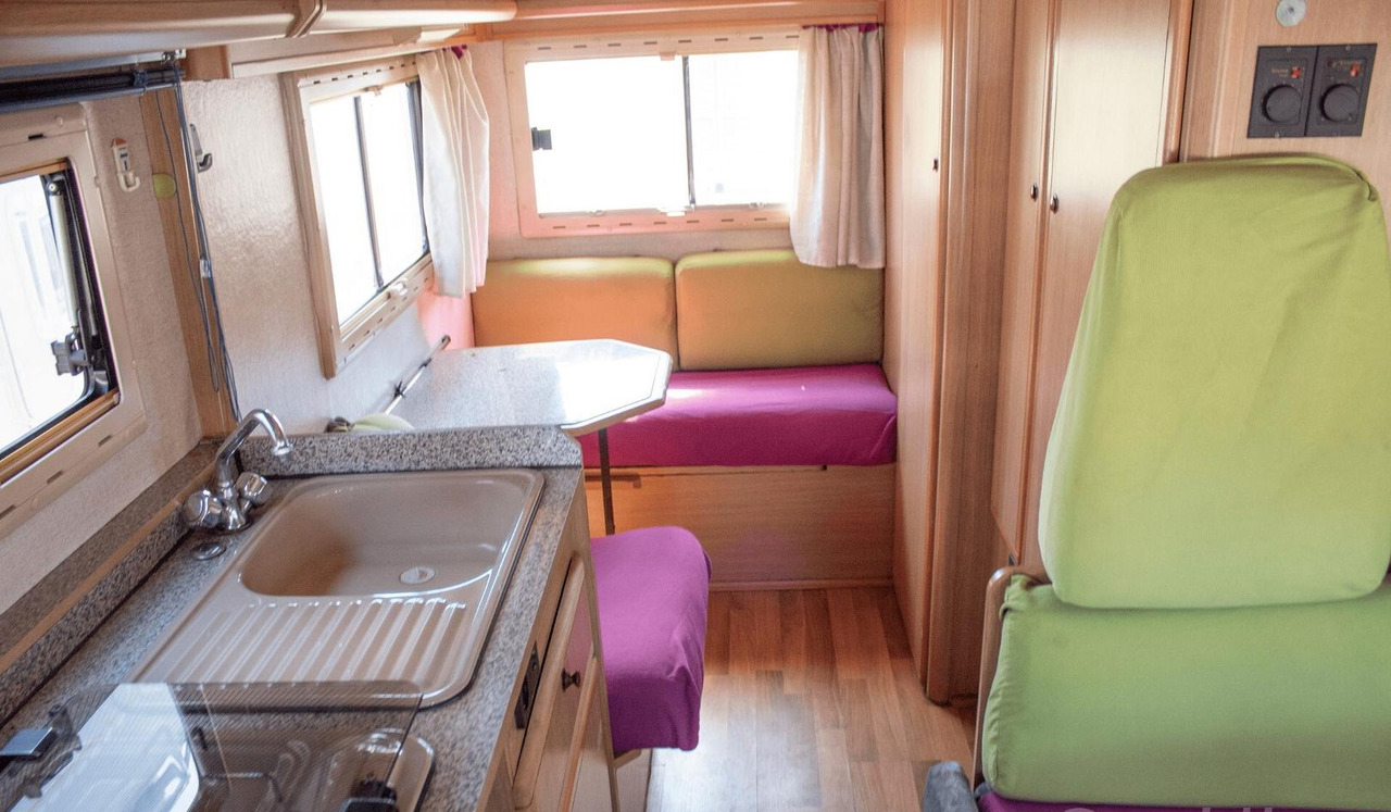 Adria 610 - Alkoven: gambar 5 Adria 610 - Alkoven: gambar 5