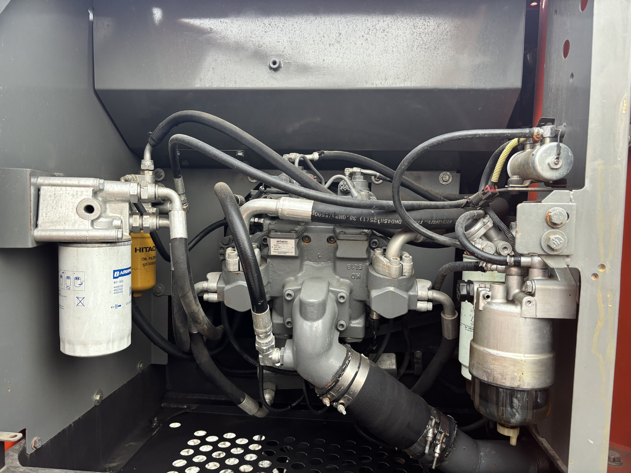 Hitachi Zx200-3 - Ekskavator perayap: gambar 3 Hitachi Zx200-3 - Ekskavator perayap: gambar 3