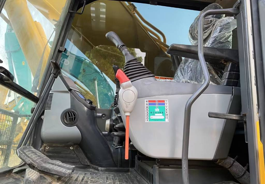 KOMATSU PC 450-8 - Ekskavator perayap: gambar 5 KOMATSU PC 450-8 - Ekskavator perayap: gambar 5