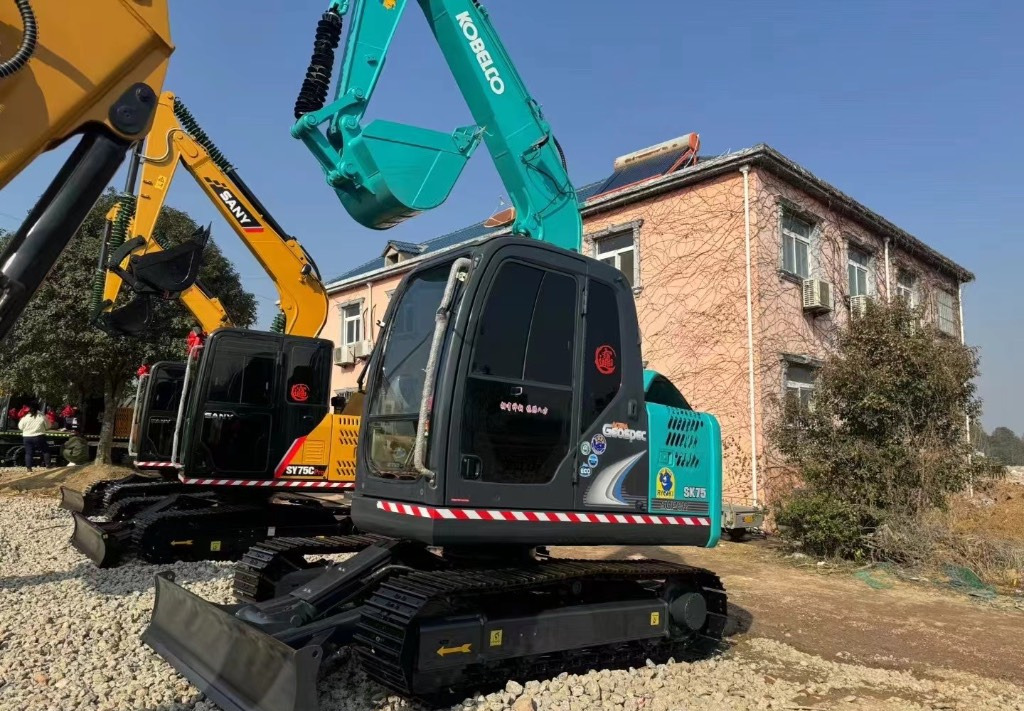 Kobelco SK 75 KOBELCO SK75-8 - Ekskavator mini: gambar 1 Kobelco SK 75 KOBELCO SK75-8 - Ekskavator mini: gambar 1