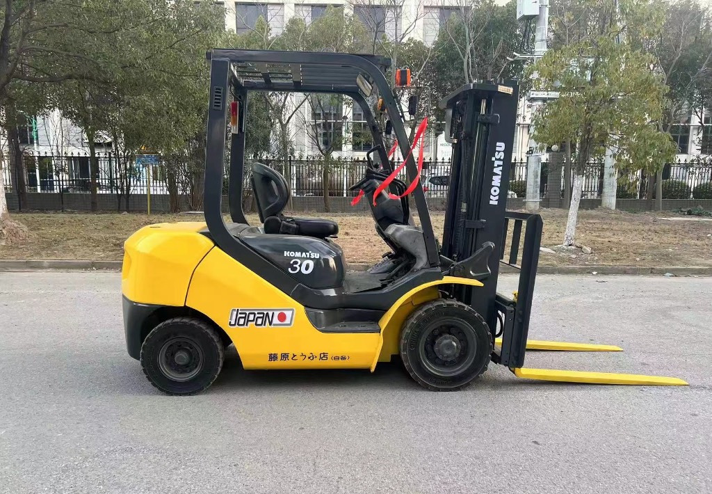 Komatsu 30 30 - Forklift diesel: gambar 1 Komatsu 30 30 - Forklift diesel: gambar 1