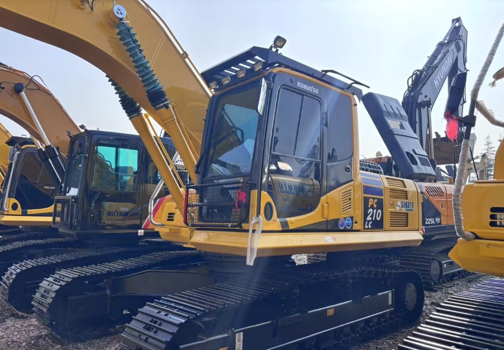 Komatsu PC 210 LC-8 - Ekskavator perayap: gambar 1 Komatsu PC 210 LC-8 - Ekskavator perayap: gambar 1