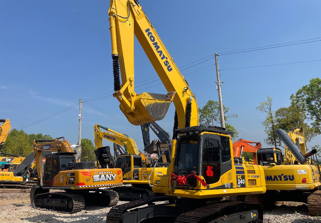 Komatsu PC 240 PC220 PC240-8 - Ekskavator perayap: gambar 3 Komatsu PC 240 PC220 PC240-8 - Ekskavator perayap: gambar 3