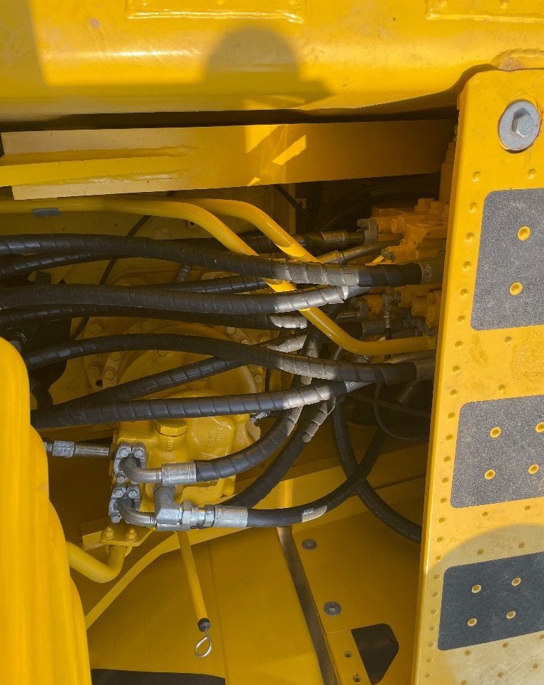 Ekskavator perayap Komatsu PC 240 PC220 PC240-8: gambar 9 Ekskavator perayap Komatsu PC 240 PC220 PC240-8: gambar 9