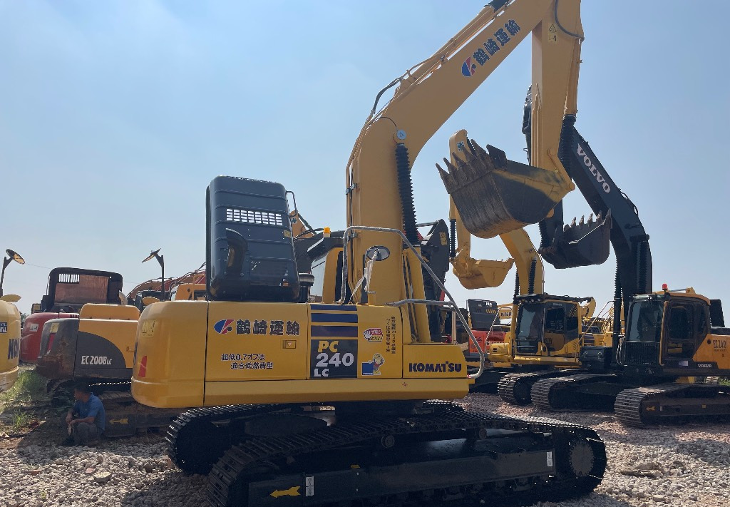 Komatsu PC 240 PC220 PC240-8 - Ekskavator perayap: gambar 1 Komatsu PC 240 PC220 PC240-8 - Ekskavator perayap: gambar 1