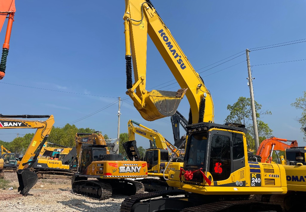 Komatsu PC 240 PC220 PC240-8 - Ekskavator perayap: gambar 4 Komatsu PC 240 PC220 PC240-8 - Ekskavator perayap: gambar 4