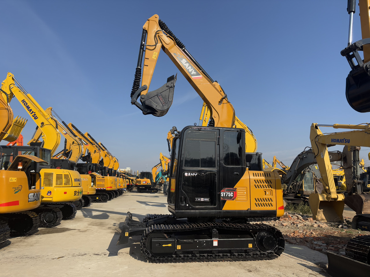 SANY SAY75 - Ekskavator mini: gambar 1 SANY SAY75 - Ekskavator mini: gambar 1