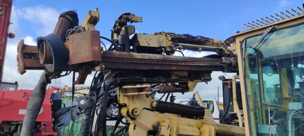 Atlas Copco ROC 812 Atlas Copco ROC 812 - Anjungan pengeboran: gambar 5 Atlas Copco ROC 812 Atlas Copco ROC 812 - Anjungan pengeboran: gambar 5