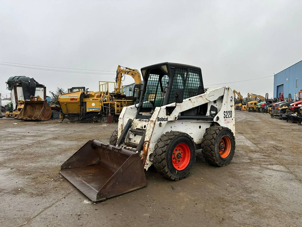 Bobcat S 220 - Skid steer: gambar 1 Bobcat S 220 - Skid steer: gambar 1