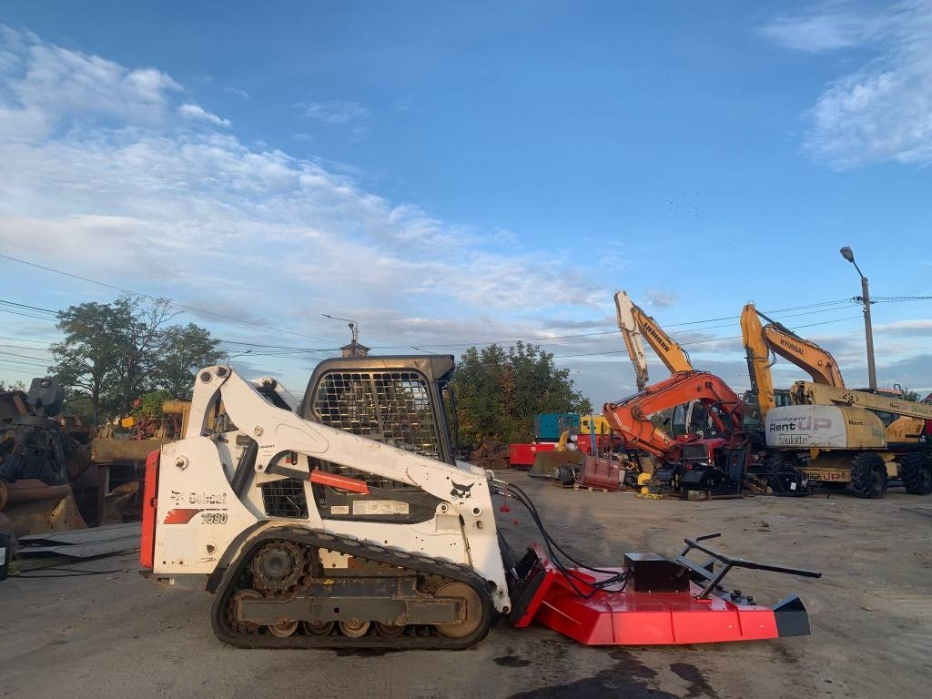 Bobcat T 590 - Skid steer: gambar 5 Bobcat T 590 - Skid steer: gambar 5