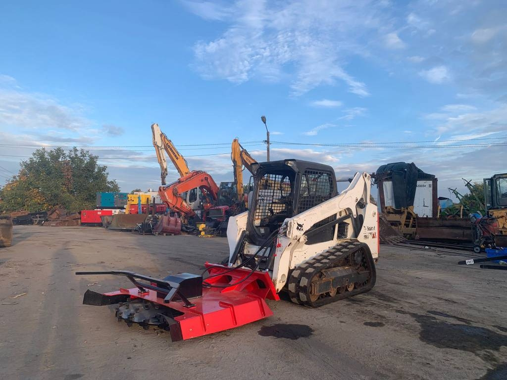 Bobcat T 590 - Skid steer: gambar 1 Bobcat T 590 - Skid steer: gambar 1