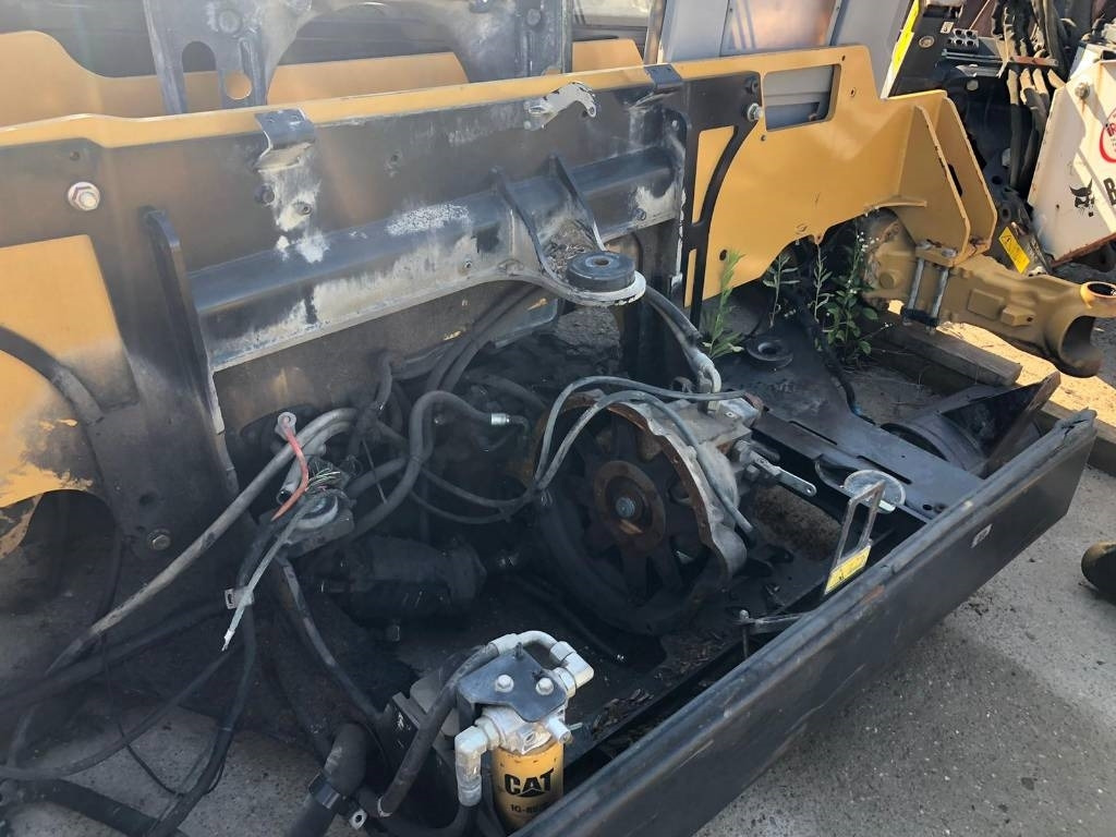 CAT TH 220 B FOR PARTS - Telehandler: gambar 5 CAT TH 220 B FOR PARTS - Telehandler: gambar 5
