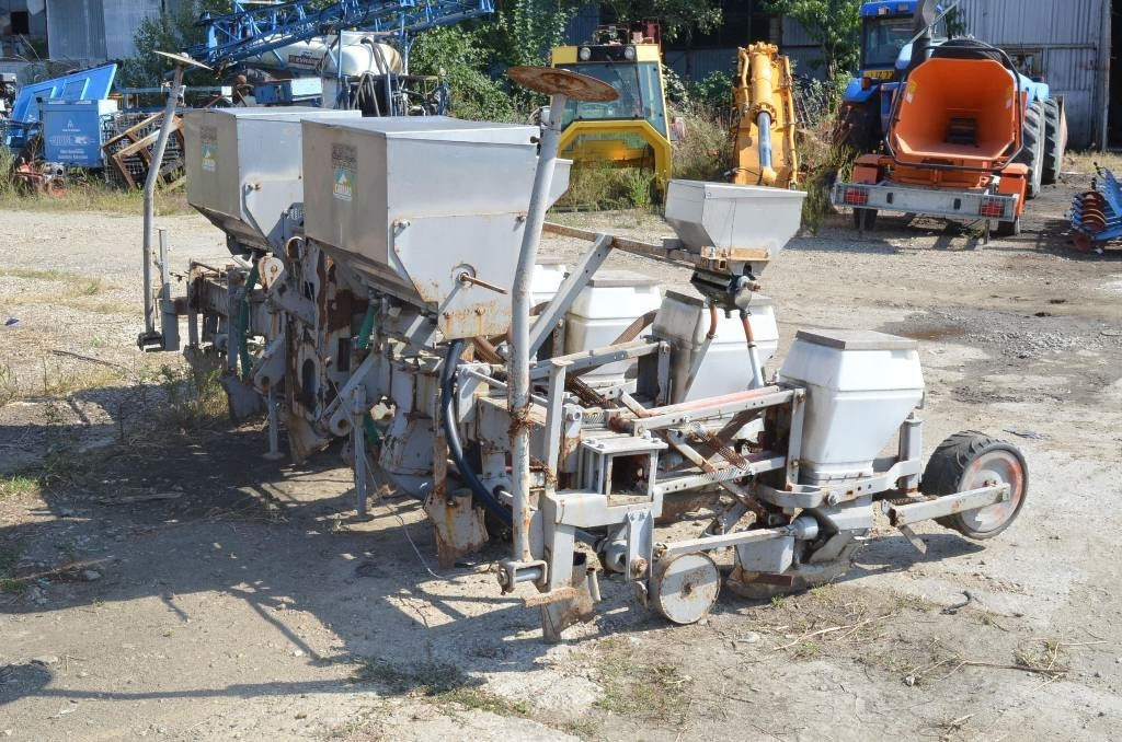 Carraro Elli 4000 - Penabur presisi: gambar 1 Carraro Elli 4000 - Penabur presisi: gambar 1