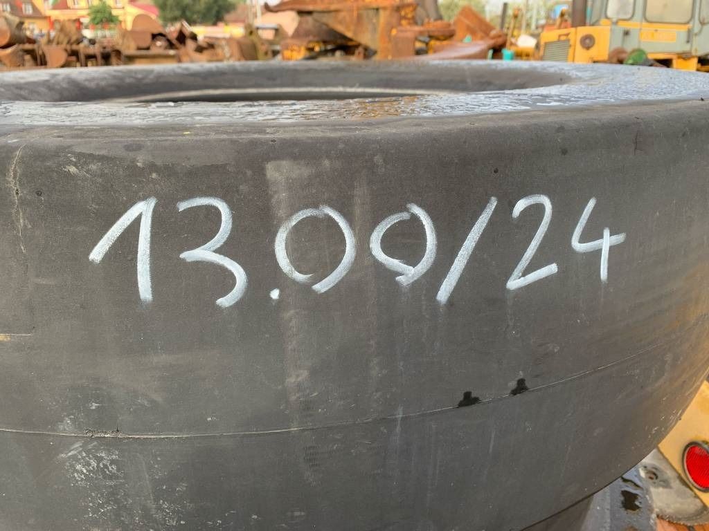 Dunlop 13.00.24 WHEELED COMPACTOR TYRES - Ban untuk Peralatan konstruksi: gambar 3 Dunlop 13.00.24 WHEELED COMPACTOR TYRES - Ban untuk Peralatan konstruksi: gambar 3