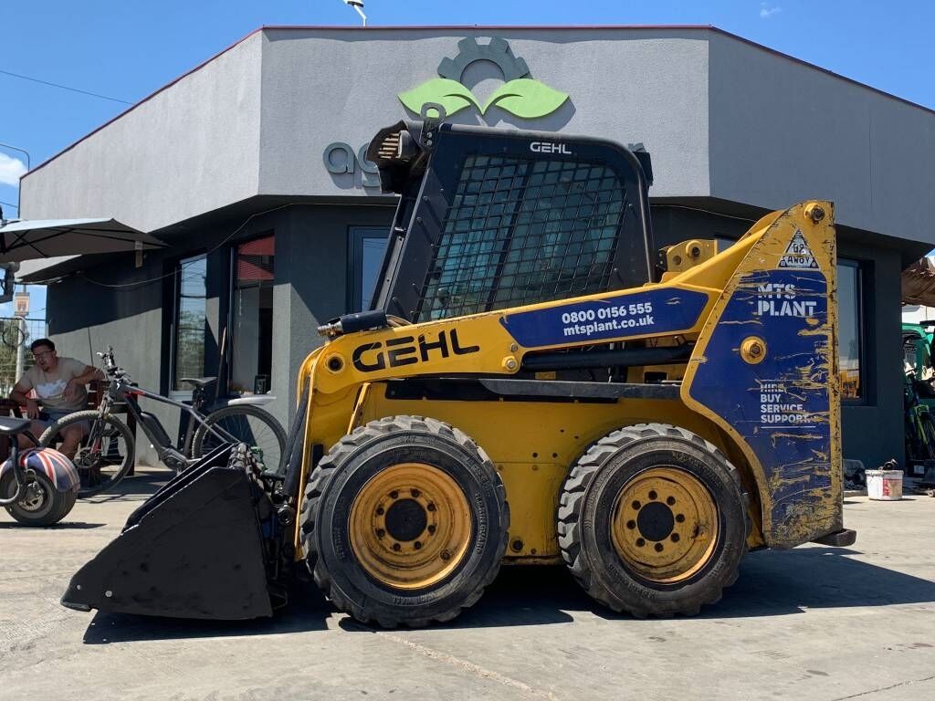 Gehl R 165 Gehl R 165 - Skid steer: gambar 2 Gehl R 165 Gehl R 165 - Skid steer: gambar 2