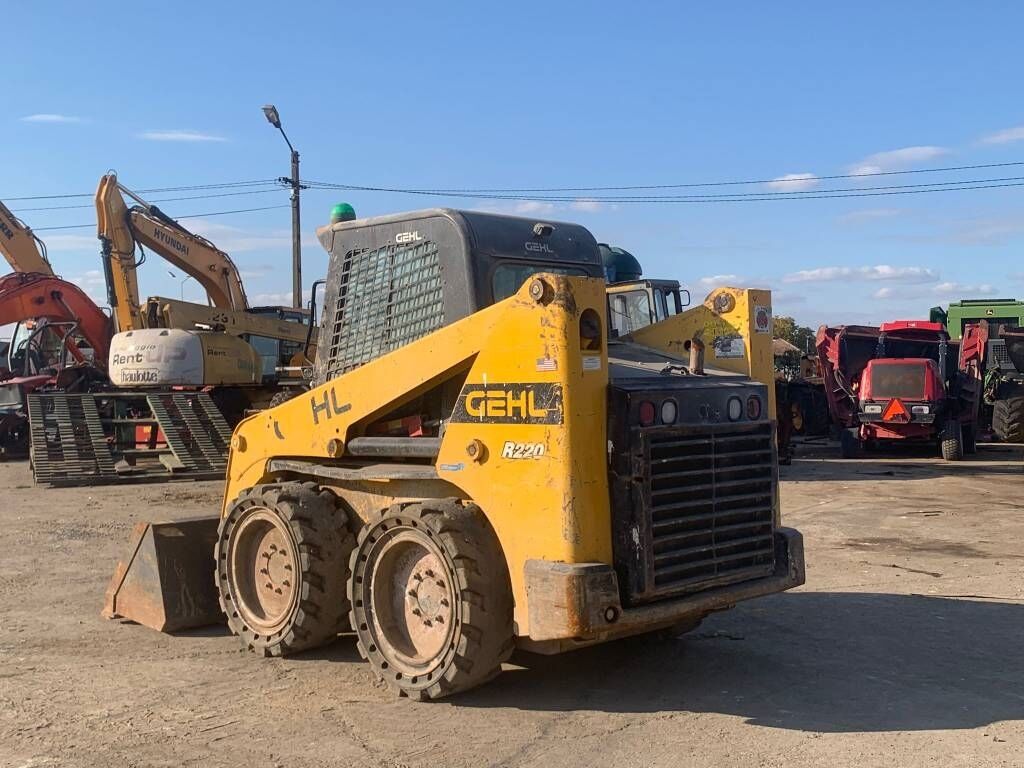 Gehl R 220 Gehl R 220 - Skid steer: gambar 3 Gehl R 220 Gehl R 220 - Skid steer: gambar 3