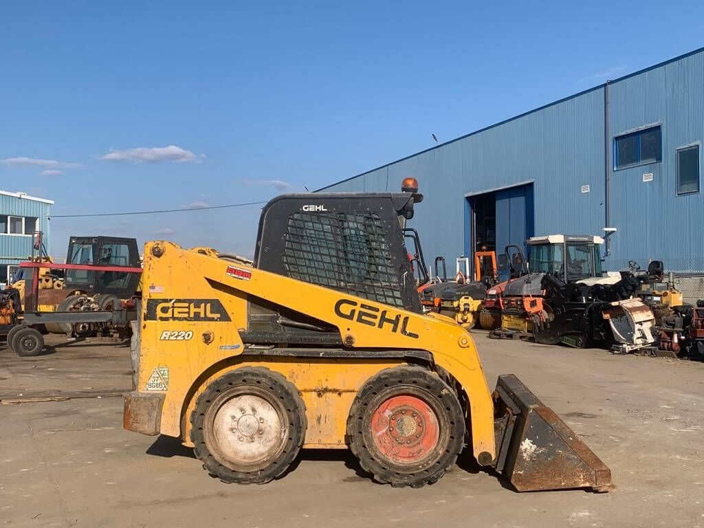 Gehl R 220 Gehl R 220 - Skid steer: gambar 5 Gehl R 220 Gehl R 220 - Skid steer: gambar 5