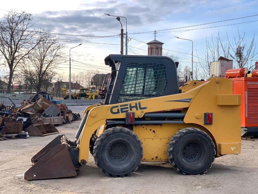 Gehl R 260 Gehl R 260 - Skid steer: gambar 2 Gehl R 260 Gehl R 260 - Skid steer: gambar 2