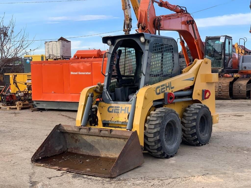 Gehl R 260 Gehl R 260 - Skid steer: gambar 1 Gehl R 260 Gehl R 260 - Skid steer: gambar 1