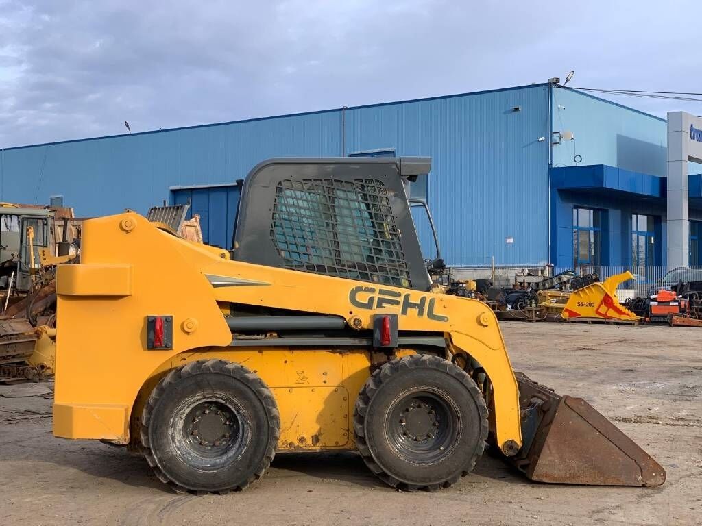 Gehl R 260 Gehl R 260 - Skid steer: gambar 5 Gehl R 260 Gehl R 260 - Skid steer: gambar 5
