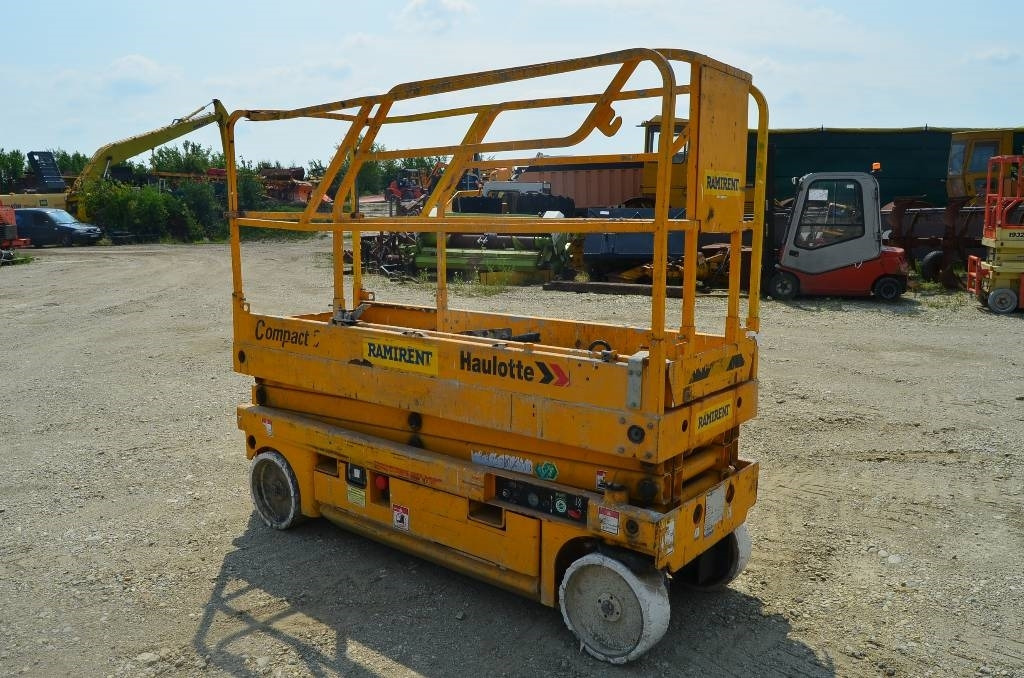 Haulotte Compact 8 - Scissor lifts: gambar 2 Haulotte Compact 8 - Scissor lifts: gambar 2