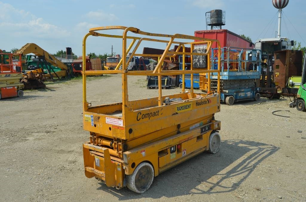 Haulotte Compact 8 - Scissor lifts: gambar 3 Haulotte Compact 8 - Scissor lifts: gambar 3