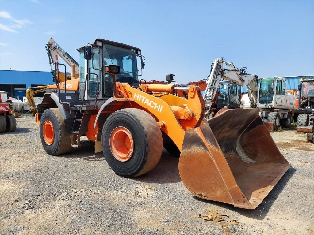 Hitachi ZW250  - Wheel loader: gambar 1 Hitachi ZW250  - Wheel loader: gambar 1