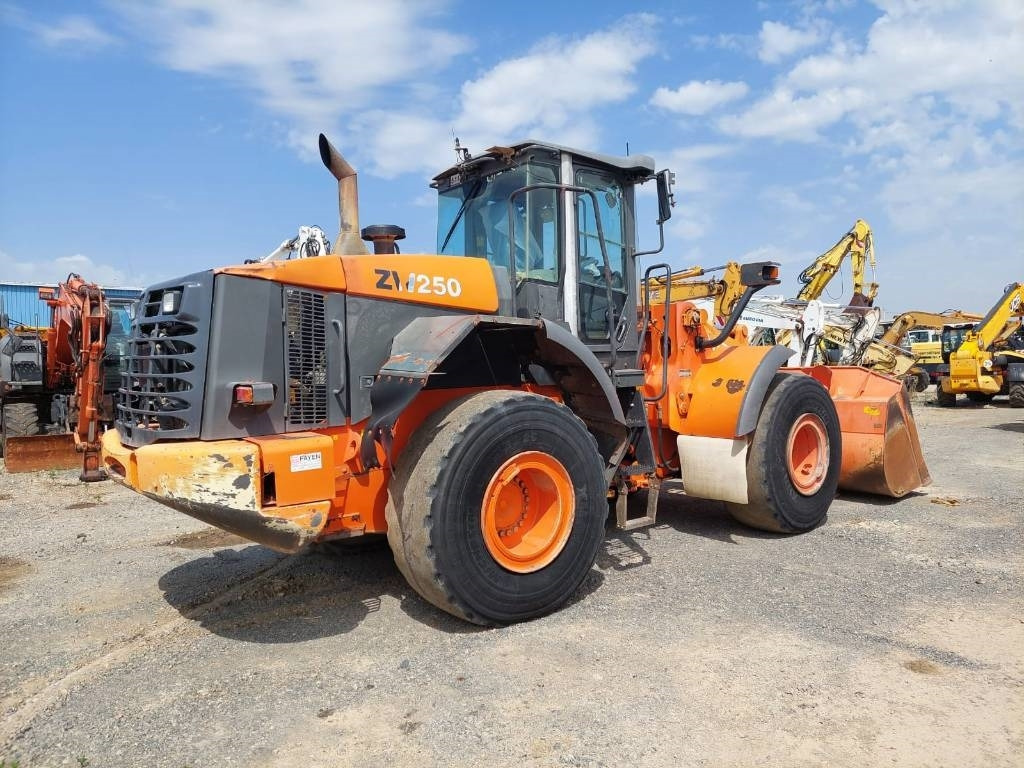 Hitachi ZW250  - Wheel loader: gambar 3 Hitachi ZW250  - Wheel loader: gambar 3