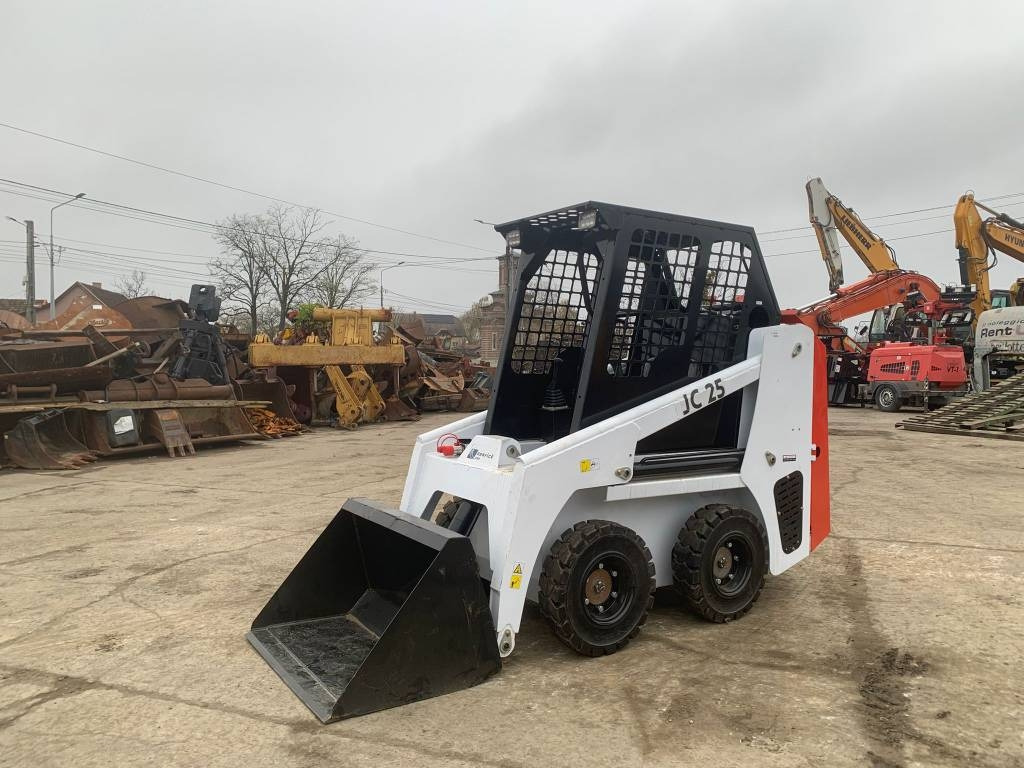 JC 25 - Skid steer: gambar 1 JC 25 - Skid steer: gambar 1