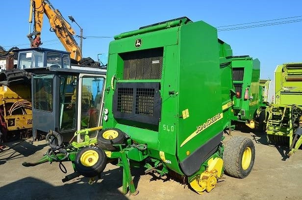 John Deere 592 - Baler bulat: gambar 1 John Deere 592 - Baler bulat: gambar 1