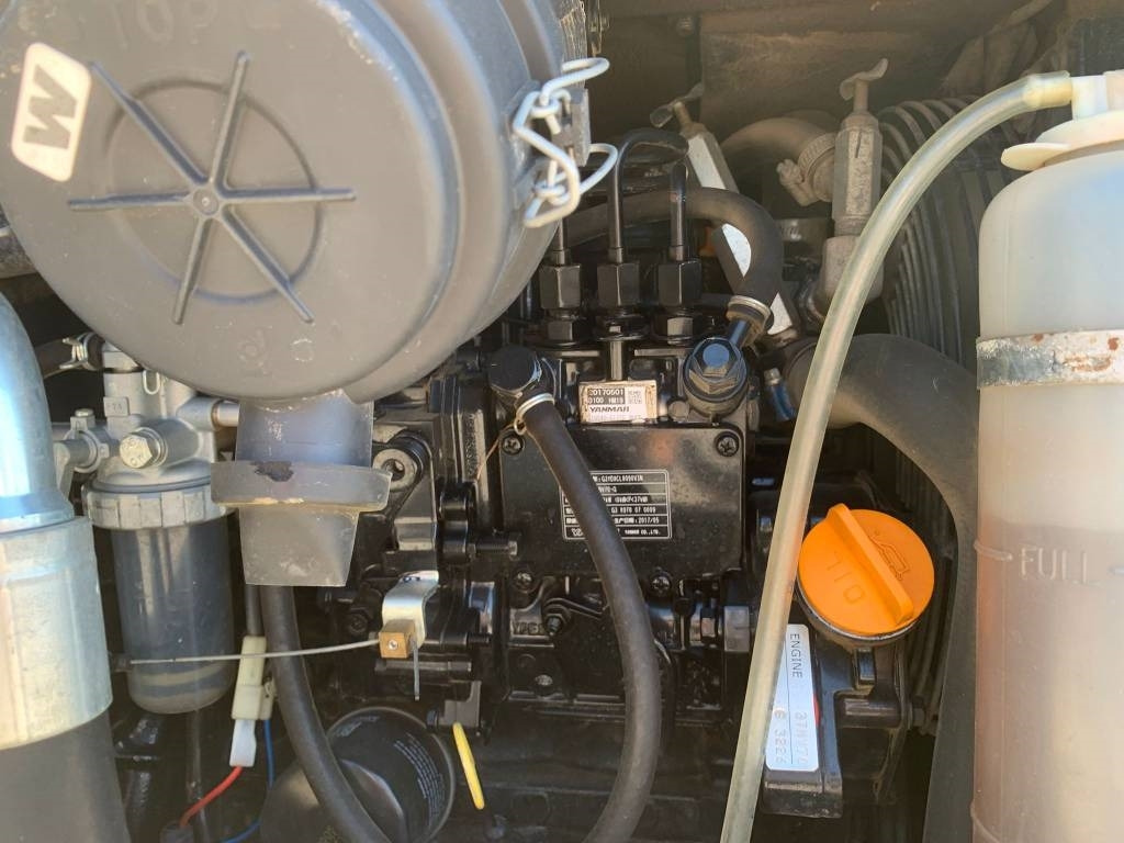 Ekskavator mini Kato 19VXE: gambar 7 Ekskavator mini Kato 19VXE: gambar 7