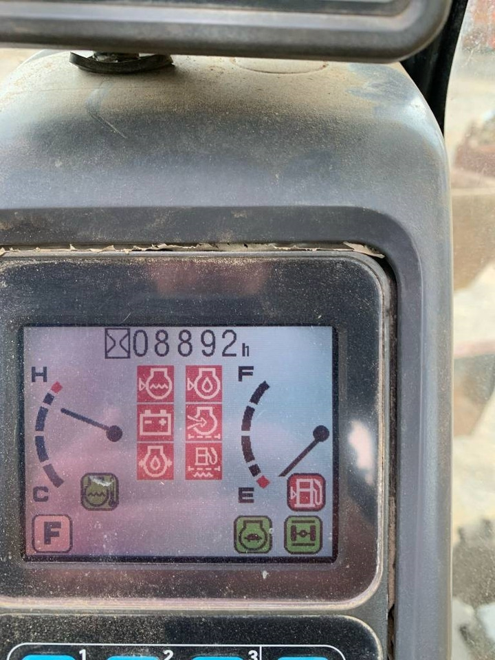 Ekskavator roda Komatsu PW 140-7: gambar 10 Ekskavator roda Komatsu PW 140-7: gambar 10