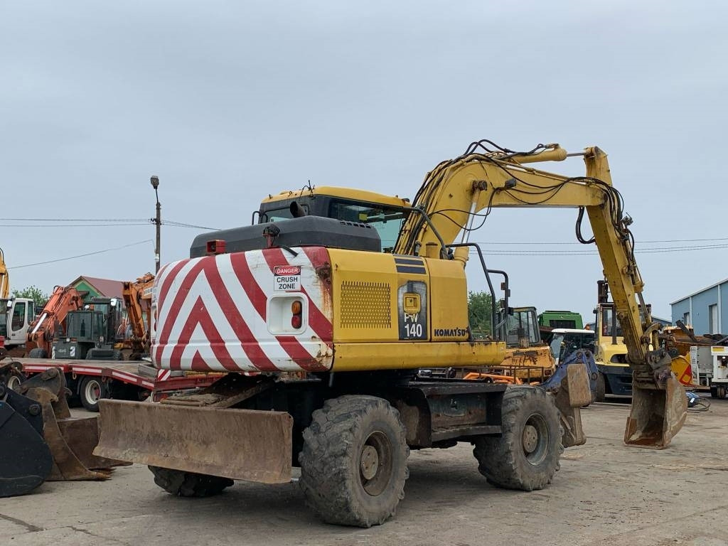 Ekskavator roda Komatsu PW 140-7: gambar 7 Ekskavator roda Komatsu PW 140-7: gambar 7