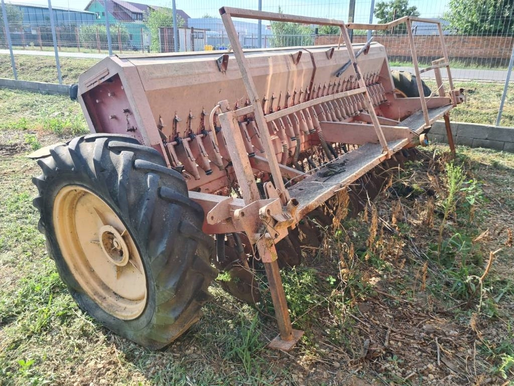 Kuhn 4M - Menggabungkan bor benih: gambar 2 Kuhn 4M - Menggabungkan bor benih: gambar 2