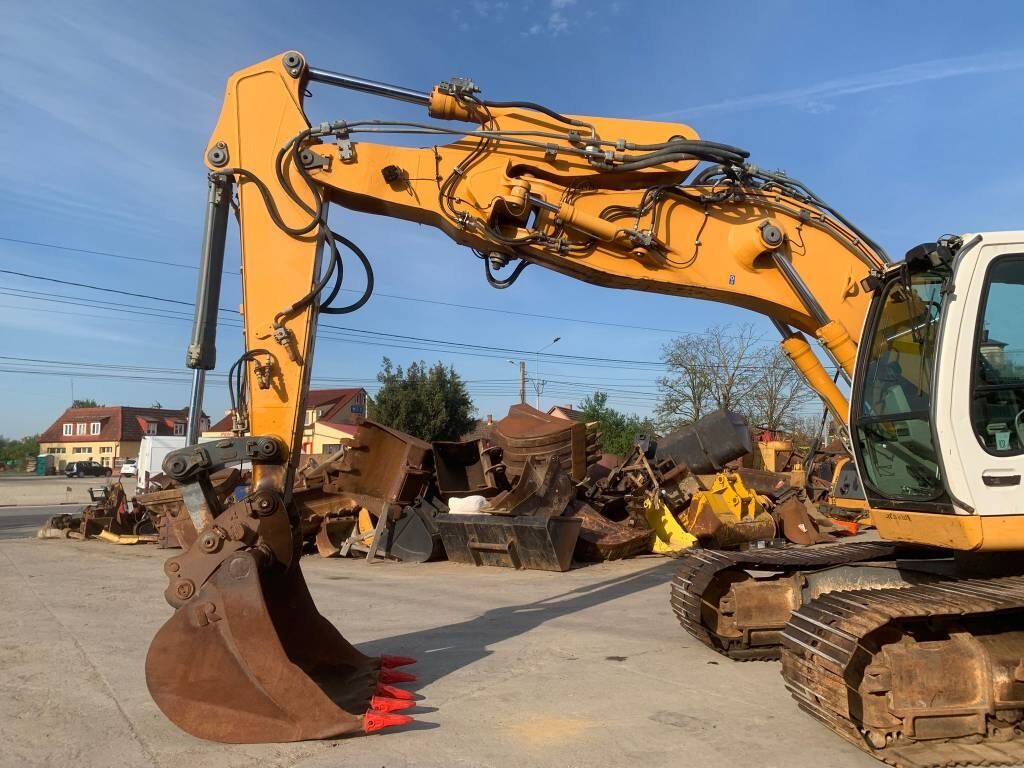 Liebherr R 906 LC Liebherr R 906 LC - Ekskavator perayap: gambar 4 Liebherr R 906 LC Liebherr R 906 LC - Ekskavator perayap: gambar 4