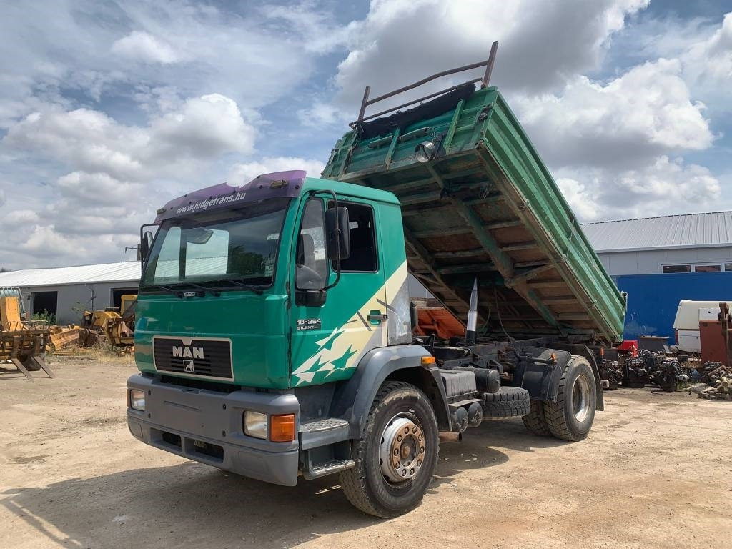 MAN 18.246 - Truk jungkit: gambar 1 MAN 18.246 - Truk jungkit: gambar 1