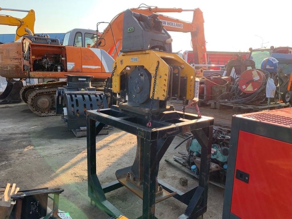 Malaguti Pile Driver/Compaction Plate - Sopir tumpukan: gambar 3 Malaguti Pile Driver/Compaction Plate - Sopir tumpukan: gambar 3