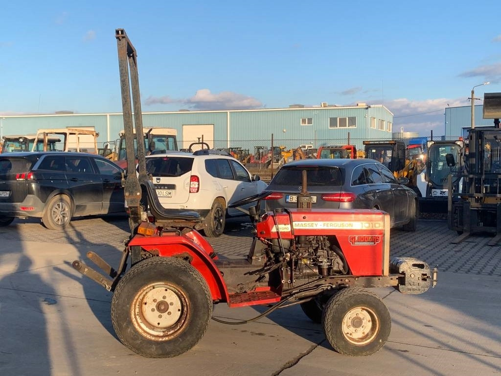 Massey Ferguson 1010 - Traktor: gambar 3 Massey Ferguson 1010 - Traktor: gambar 3