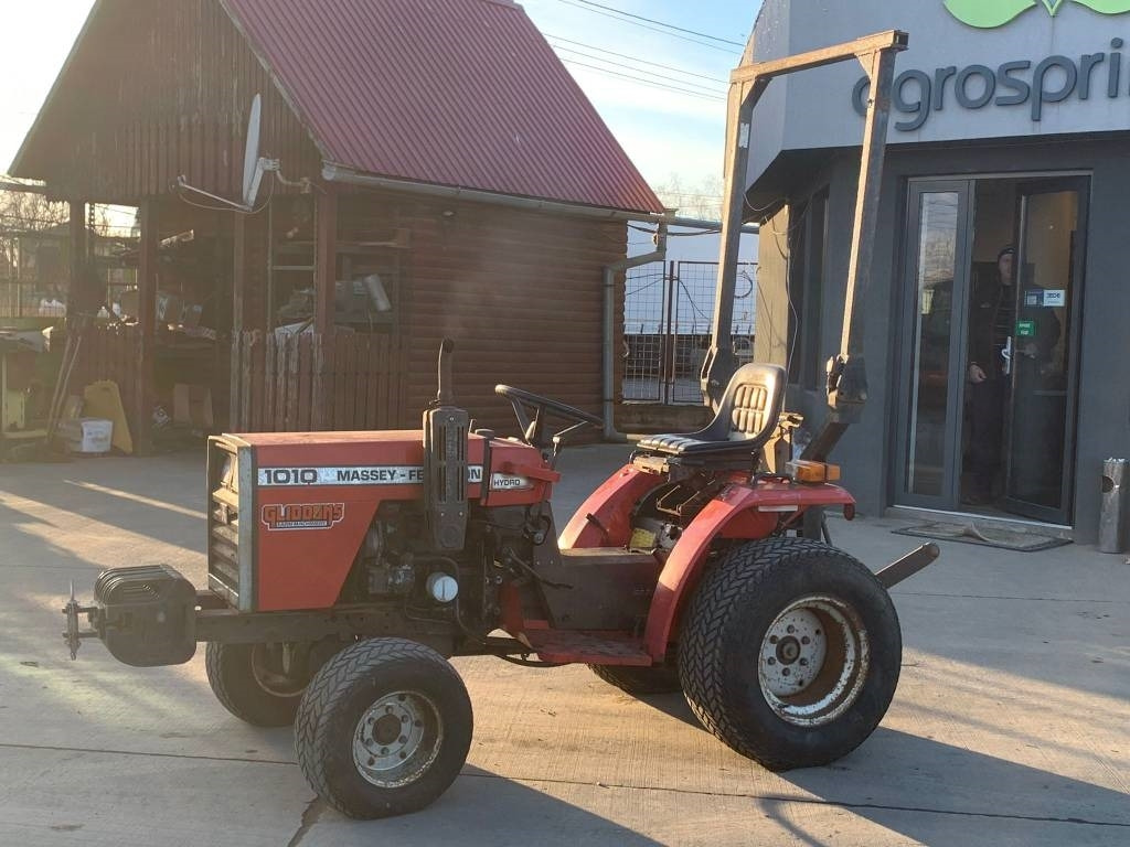 Massey Ferguson 1010 - Traktor: gambar 5 Massey Ferguson 1010 - Traktor: gambar 5