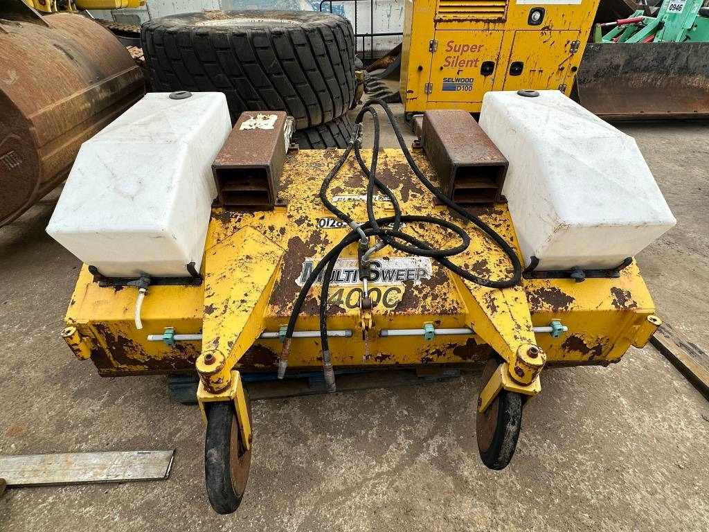 Multisweep 400C - Sapu untuk Peralatan konstruksi: gambar 1 Multisweep 400C - Sapu untuk Peralatan konstruksi: gambar 1