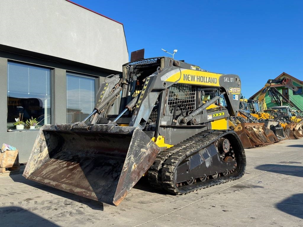 New Holland C 185 - Track loader yang ringkas: gambar 1 New Holland C 185 - Track loader yang ringkas: gambar 1