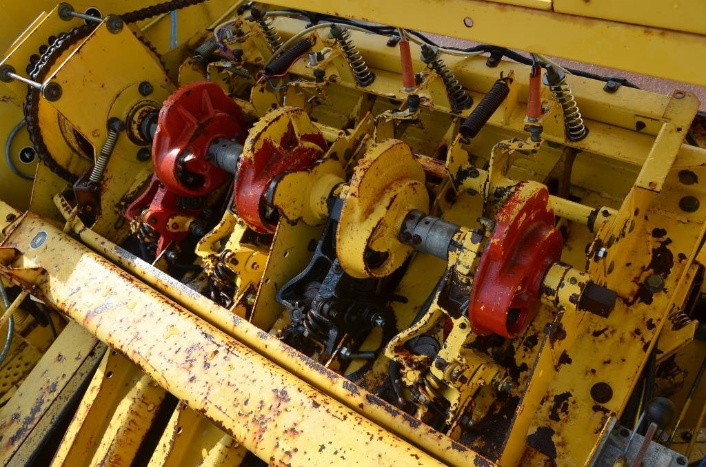 New Holland D1000 - Baler persegi: gambar 5 New Holland D1000 - Baler persegi: gambar 5
