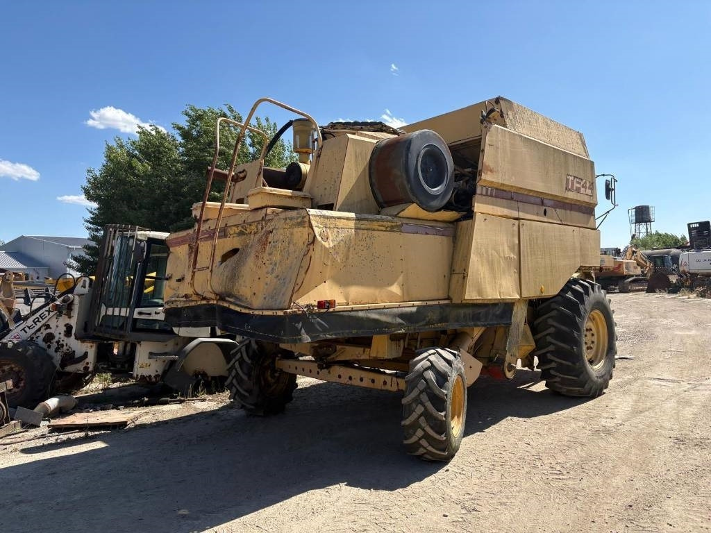 New Holland TF 44  - Pemanen gabungan: gambar 2 New Holland TF 44  - Pemanen gabungan: gambar 2