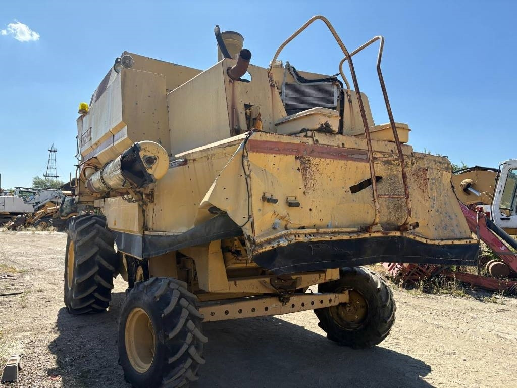 New Holland TF 44  - Pemanen gabungan: gambar 3 New Holland TF 44  - Pemanen gabungan: gambar 3